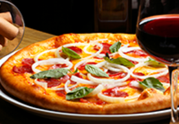 Pizza e vinho: a combinação perfeita para apreciar novos sabores 