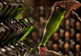 Garrafas de vinho: entenda sobre as cores, formatos e funcionalidades