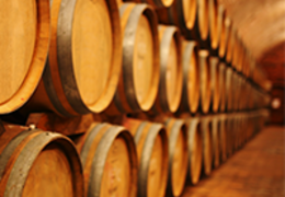 A influência dos barris de carvalho no aroma e sabor dos vinhos