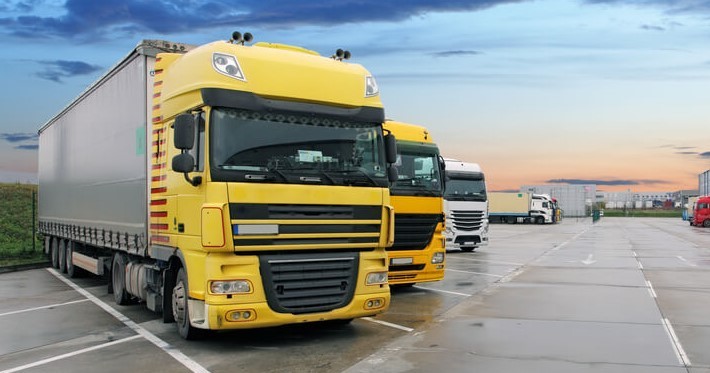 Tipos de caminhão para frete: qual é o ideal para sua carga?