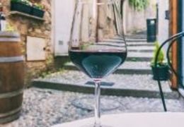 Conheça e se encante pela história e tradição dos vinhos italianos