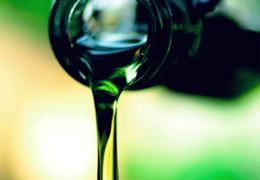 Desmembrando o rótulo: tudo que você precisa saber para comprar um azeite de oliva de qualidade